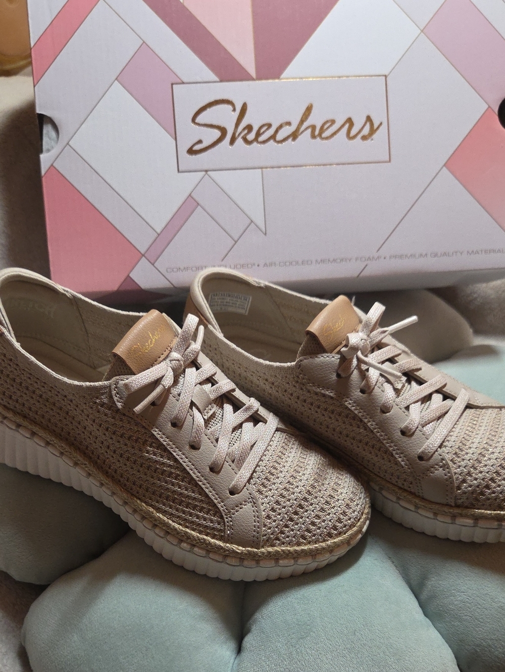Skechers Women's Tan Wilshire Blvd Passion Play Casual Sneakers